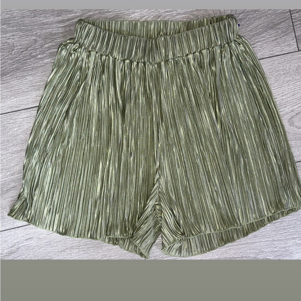Unbranded Women’s Size Small Silky Dressy Green Textured Shorts High Rise EUC